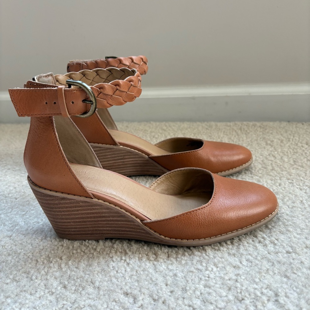 Crown Vintage Tan Wedges